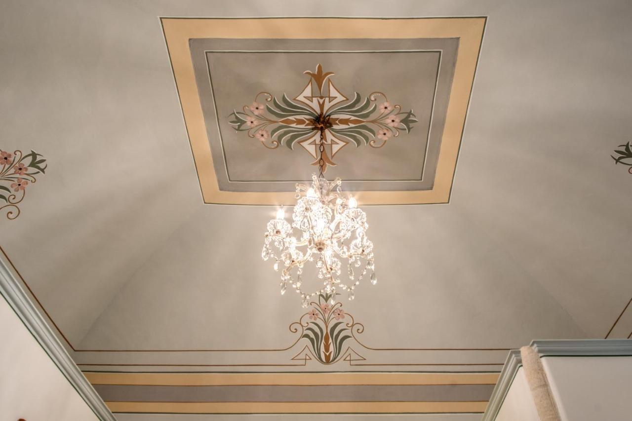 Bed and Breakfast Palazzo Stunis - Dimora Di Charme Остуни Экстерьер фото