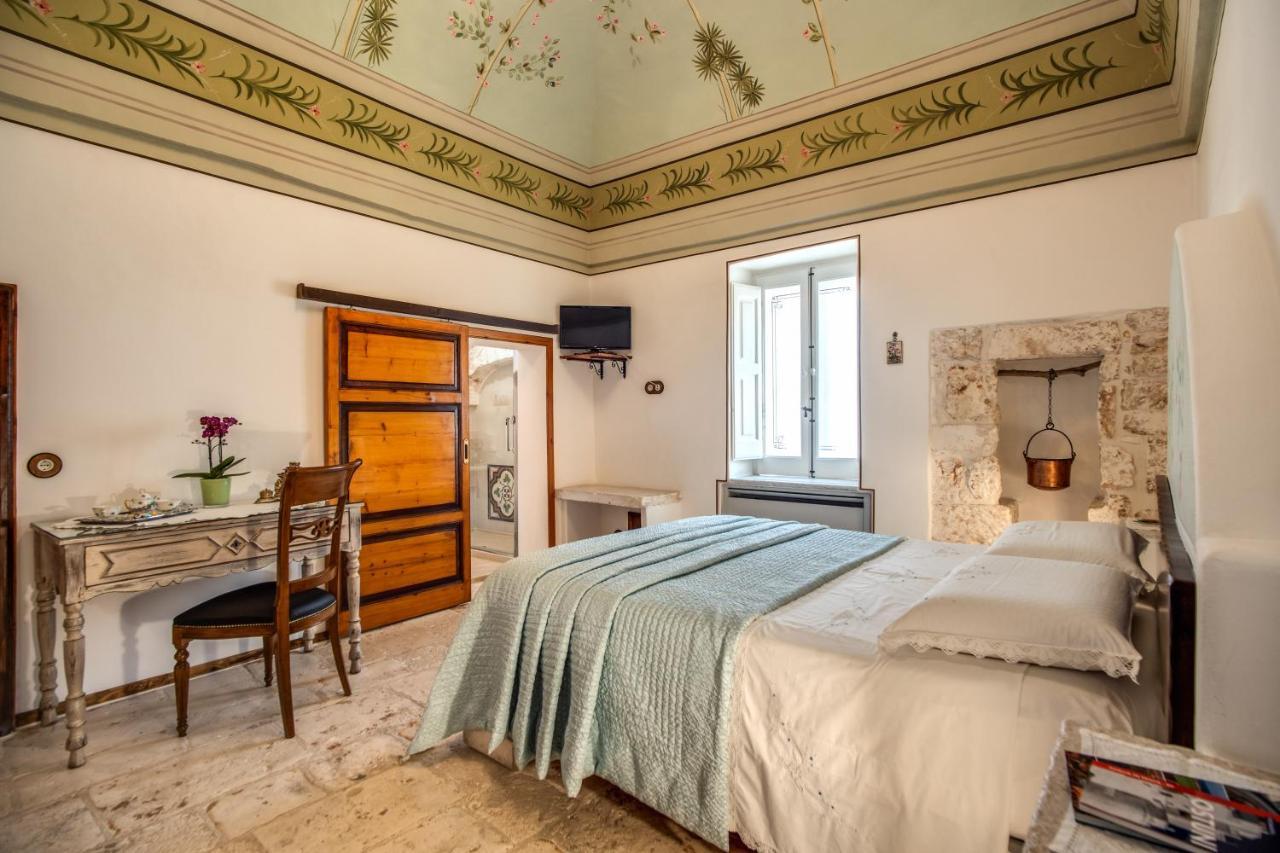 Bed and Breakfast Palazzo Stunis - Dimora Di Charme Остуни Экстерьер фото