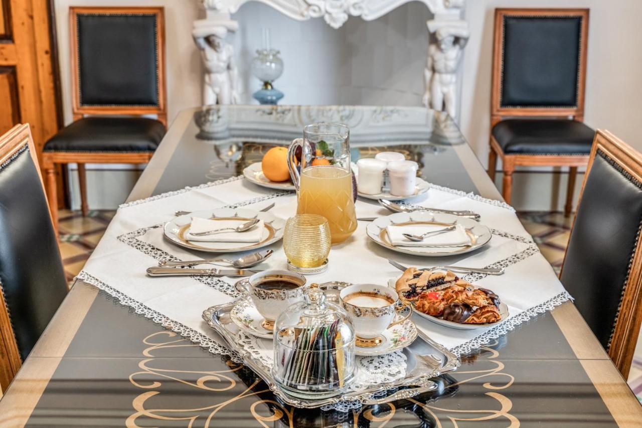 Bed and Breakfast Palazzo Stunis - Dimora Di Charme Остуни Экстерьер фото