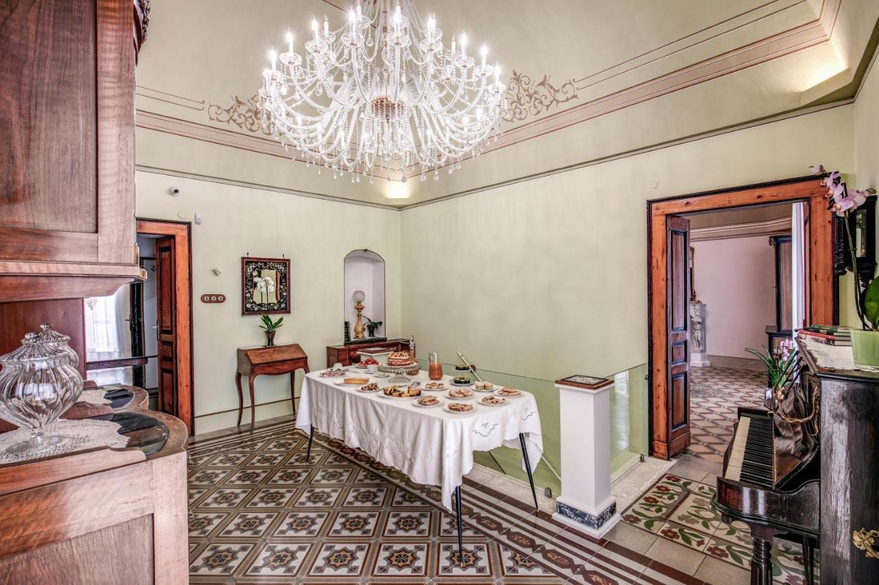 Bed and Breakfast Palazzo Stunis - Dimora Di Charme Остуни Экстерьер фото