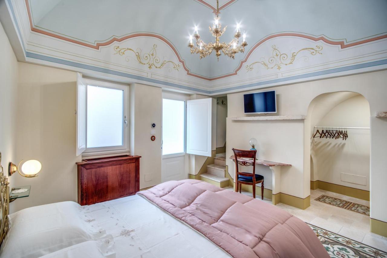 Bed and Breakfast Palazzo Stunis - Dimora Di Charme Остуни Экстерьер фото