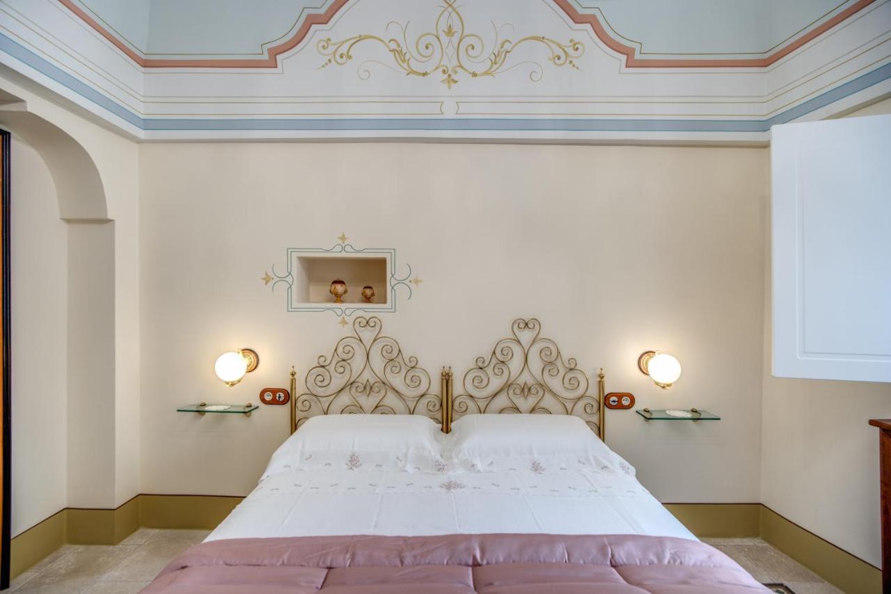 Bed and Breakfast Palazzo Stunis - Dimora Di Charme Остуни Экстерьер фото