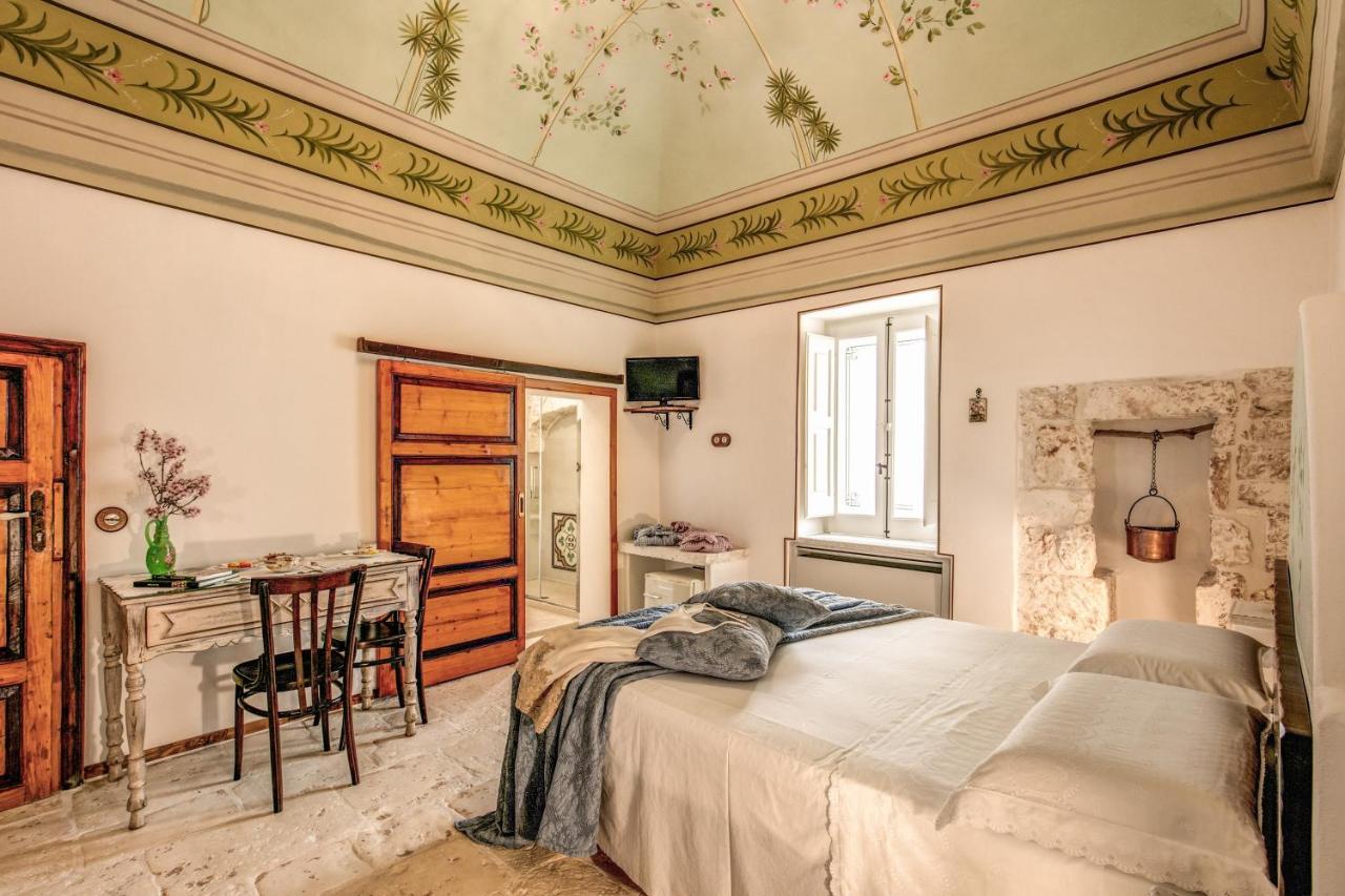 Bed and Breakfast Palazzo Stunis - Dimora Di Charme Остуни Экстерьер фото