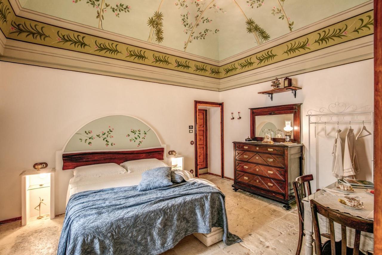 Bed and Breakfast Palazzo Stunis - Dimora Di Charme Остуни Экстерьер фото
