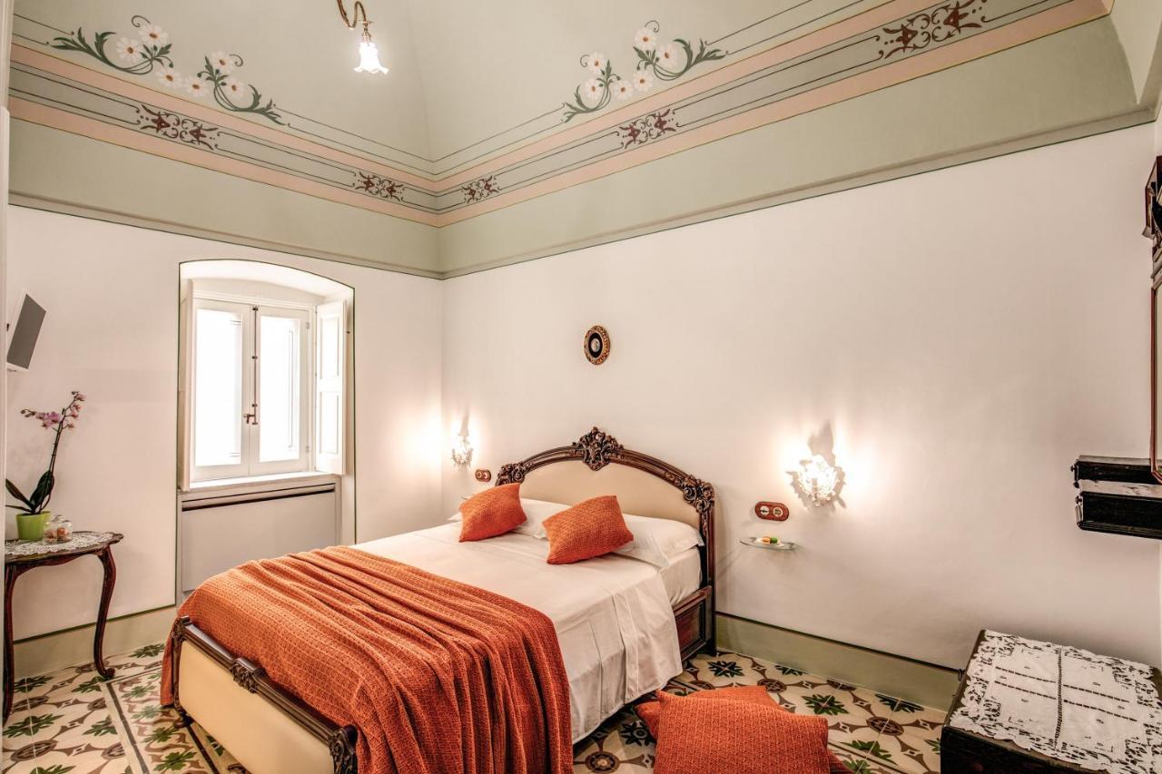 Bed and Breakfast Palazzo Stunis - Dimora Di Charme Остуни Экстерьер фото