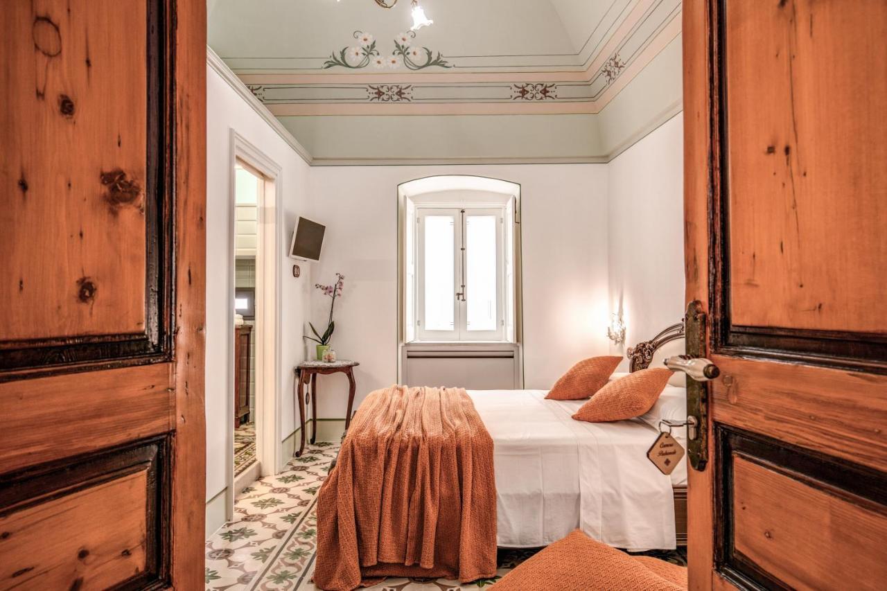 Bed and Breakfast Palazzo Stunis - Dimora Di Charme Остуни Экстерьер фото